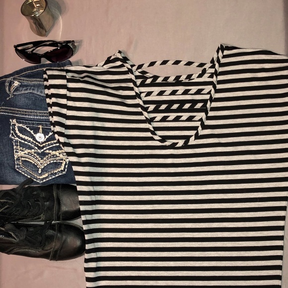 lei Tops - l.e.i. Black & Grey Striped Juniors Top Size M